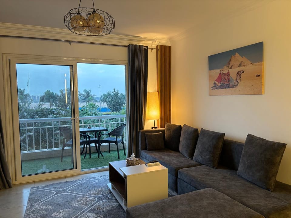 Natural landscape, View (from property/room), Balcony/Terrace, Living room, Seating area, Dining area