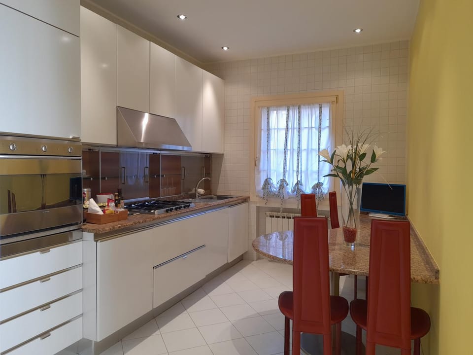 Kitchen or kitchenette, Dining area, pet friendly, pet friendly, stove, stove, kitchen, kitchen