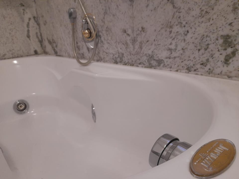 Hot Tub, Bath