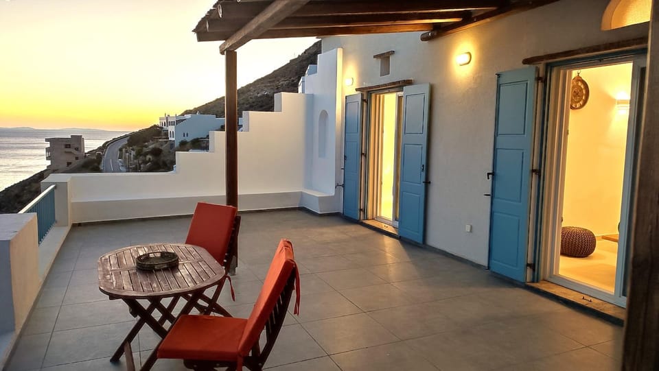 View (from property/room), Balcony/Terrace, Seating area, Dining area