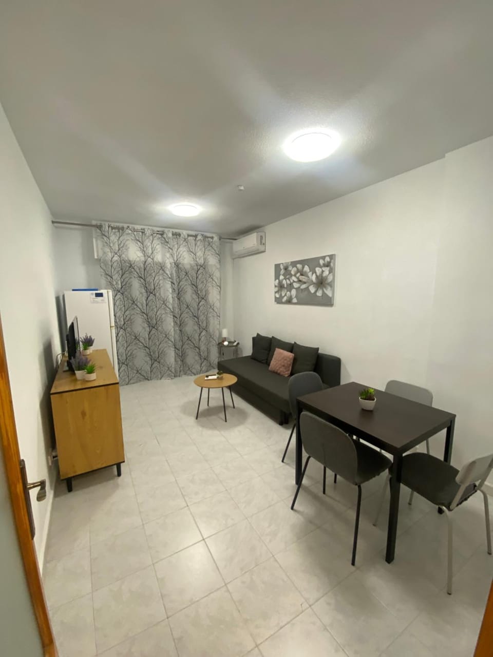 TV and multimedia, Living room, Dining area, air conditioner