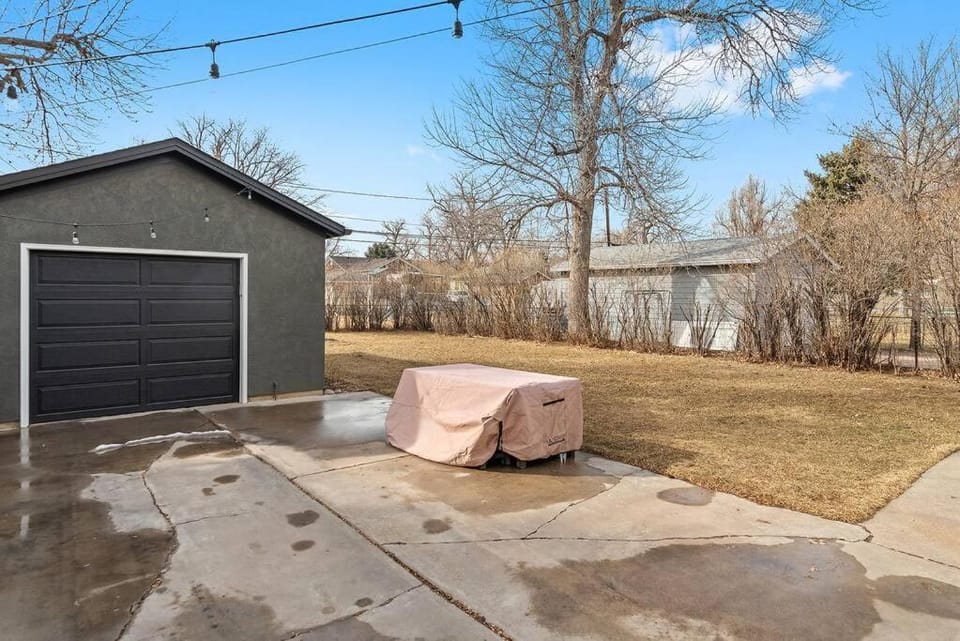 Property building, Day, Garden, Garden view