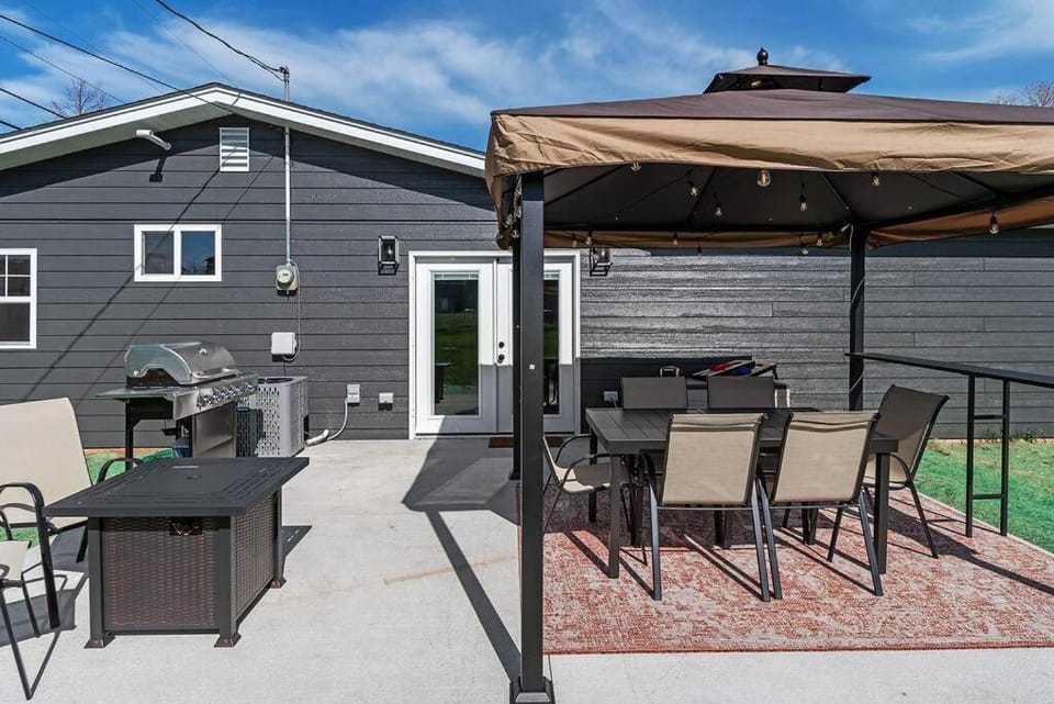 Property building, Patio, Day, BBQ facilities