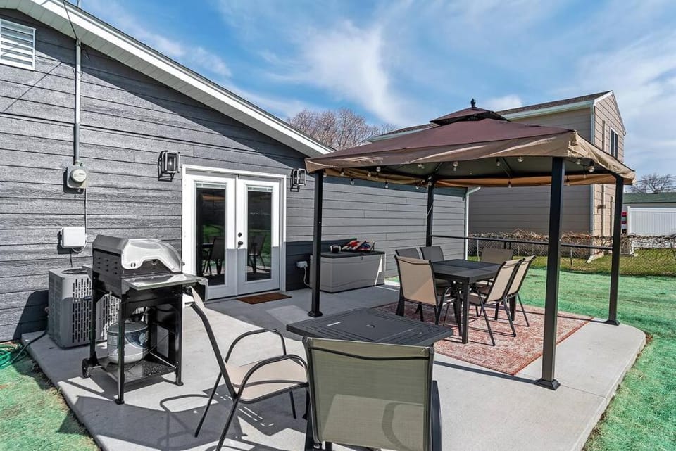 Patio, Day, BBQ facilities, View (from property/room), Balcony/Terrace, Seating area, Dining area