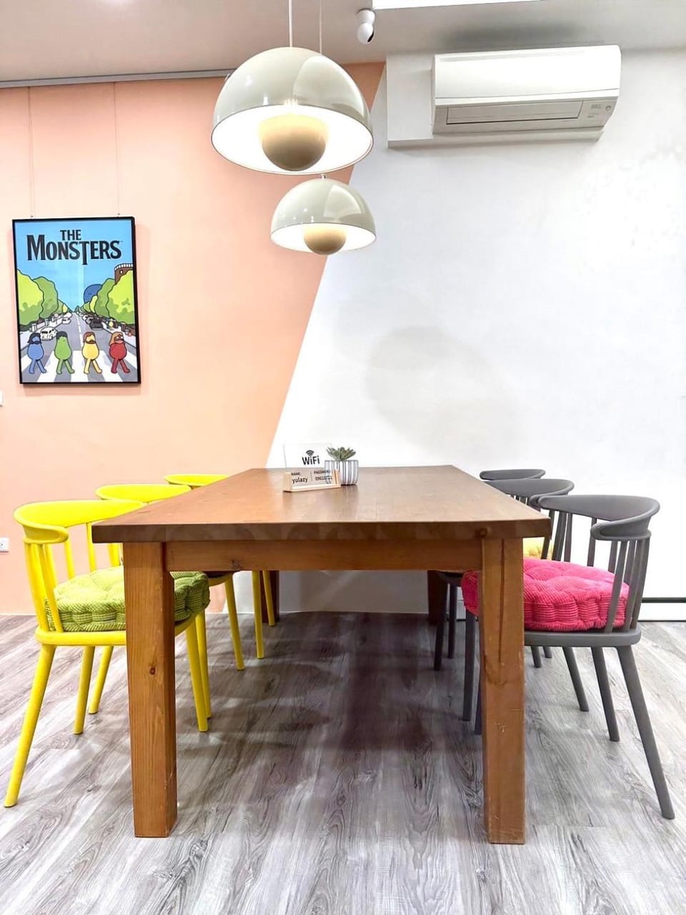 Restaurant/places to eat, Activities, Living room, Decorative detail, Seating area, Dining area, Evening entertainment, On site, Entertainment, Family, Family, hair dresser, internet, locker, kitchen, air conditioner