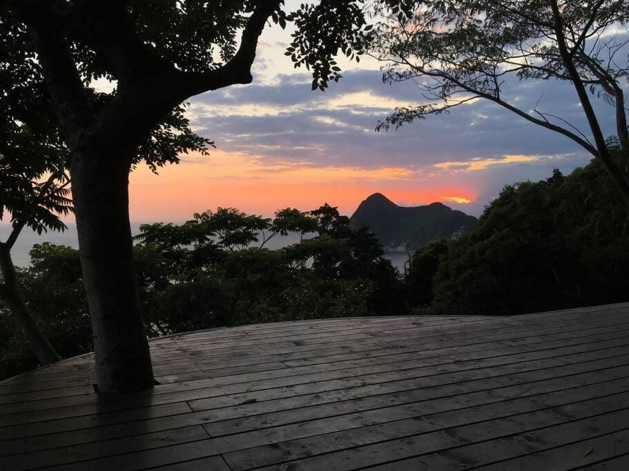 Izu Cliff House. Open Ocean Views. National Park. Villa in Shizuoka Prefecture