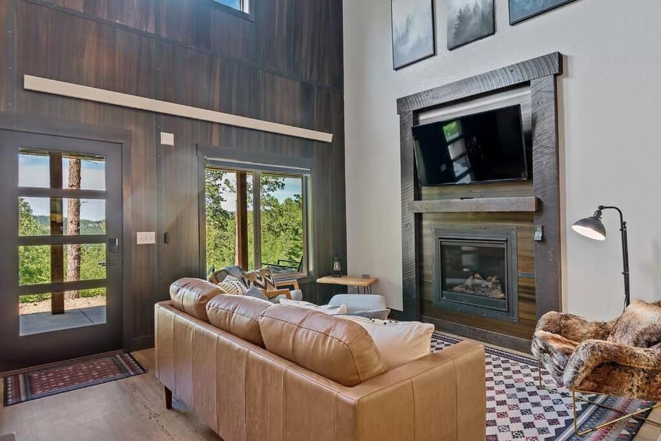 Communal lounge/ TV room, TV and multimedia, Living room, Seating area, Evening entertainment