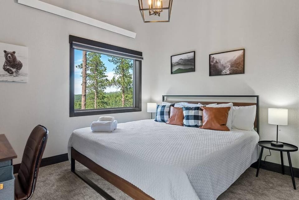 Bed, Photo of the whole room, Bedroom