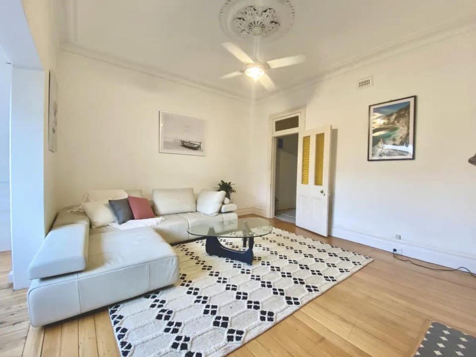Sunny 2BR Surry Hills Apartment Apartment in Surry Hills