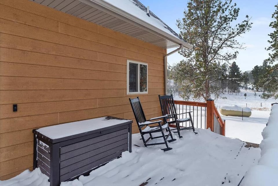 Property building, Patio, Day, Winter, View (from property/room), Balcony/Terrace