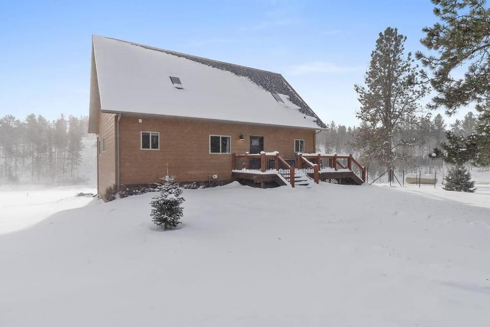 Property building, Day, Natural landscape, Winter
