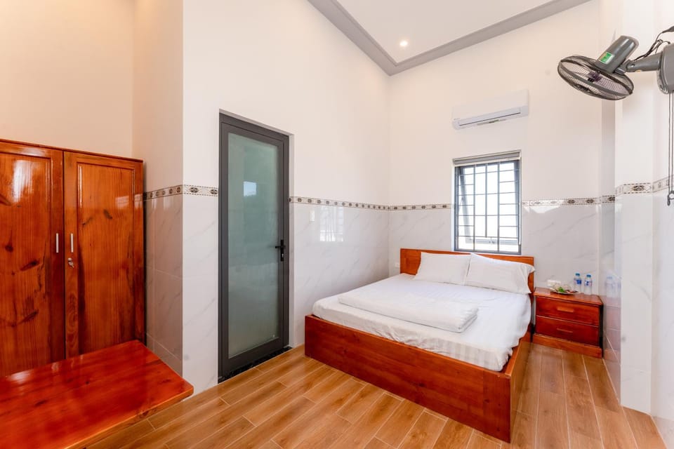 Bed, Photo of the whole room, Bedroom, wardrobe, air conditioner