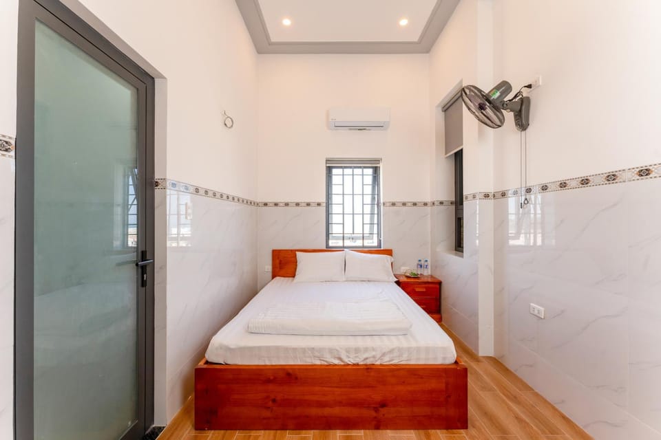 Bed, Photo of the whole room, Bedroom, air conditioner