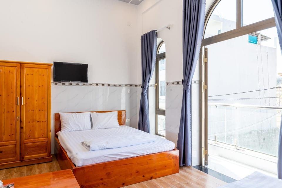 Bed, TV and multimedia, Photo of the whole room, Bedroom, wardrobe