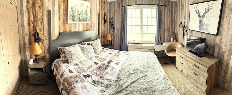 Gorgeous 1st FL Mtn View Jiminy Suite Sleeps 4 Ski On Off Apartment in Lanesborough