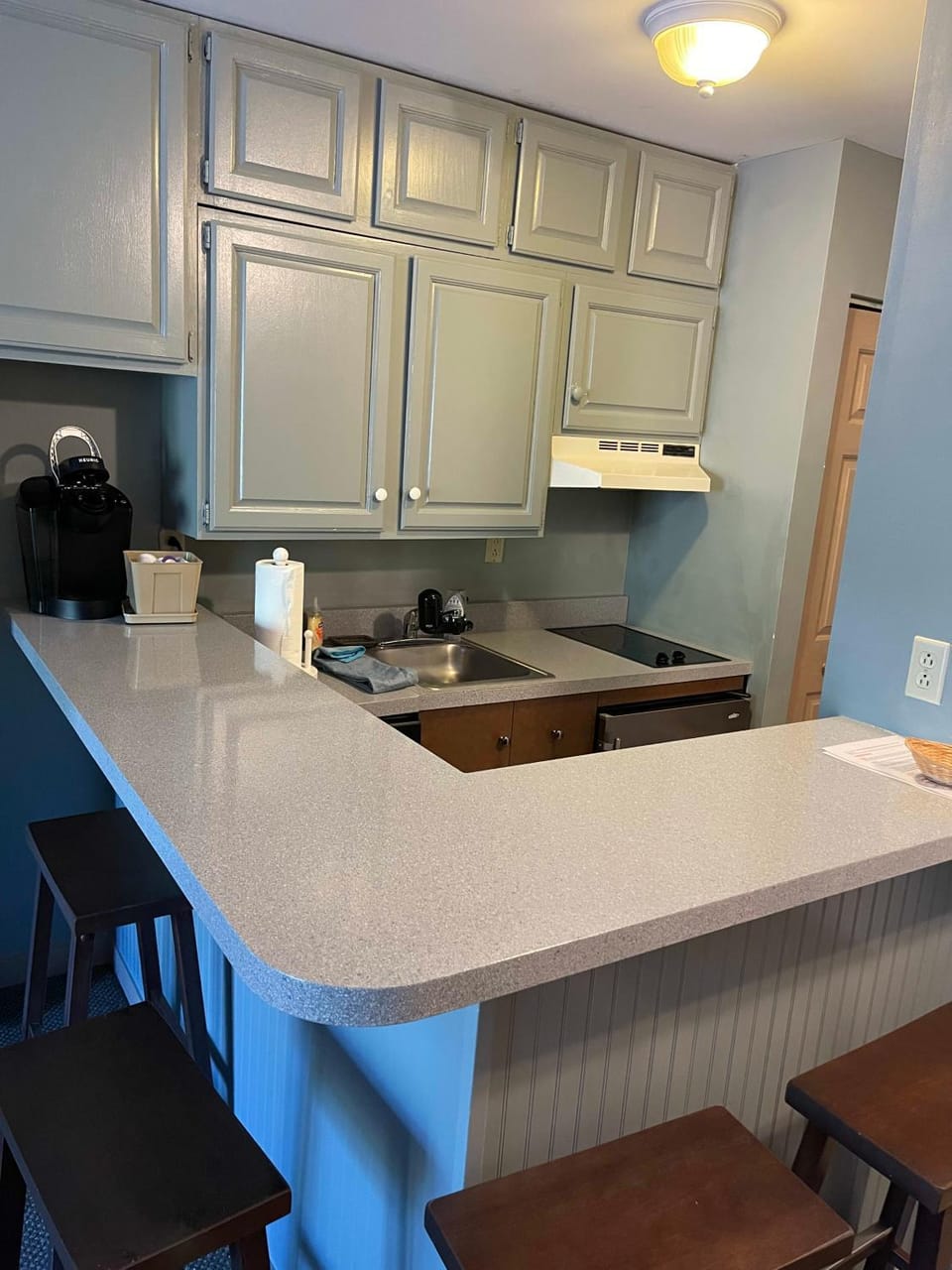 Kitchen or kitchenette, Dining area, minibar, stove