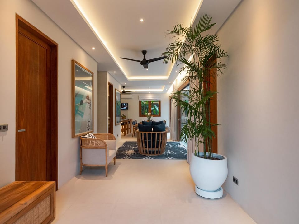 Seating area, fireplace
