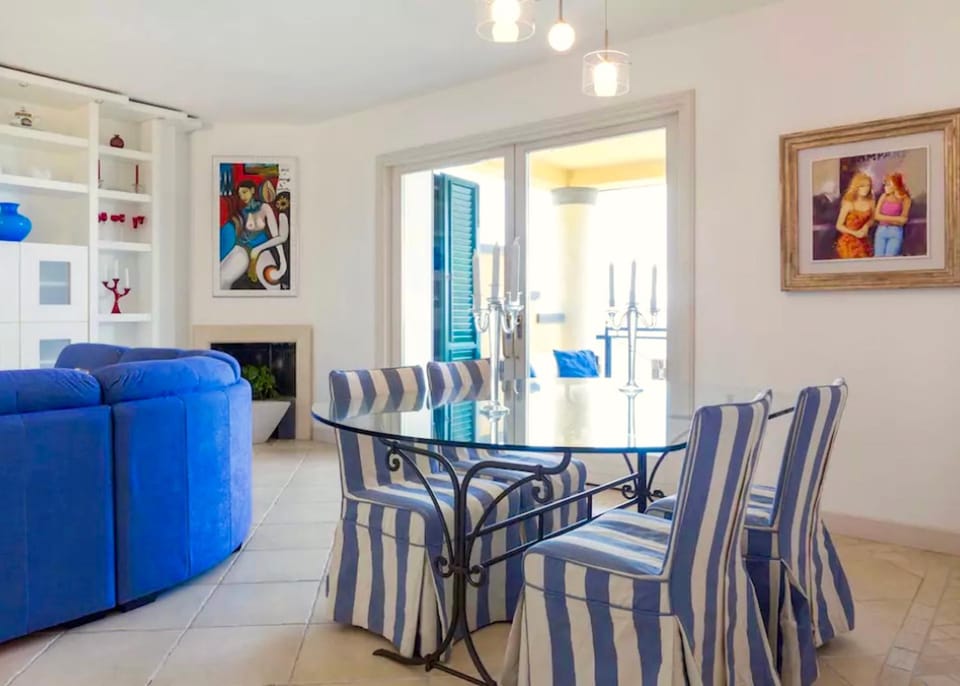 Seating area, Dining area