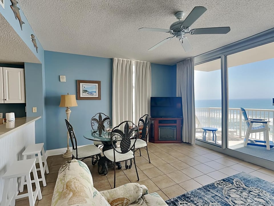 Balcony/Terrace, Living room, Seating area, Dining area, Sea view, furniture