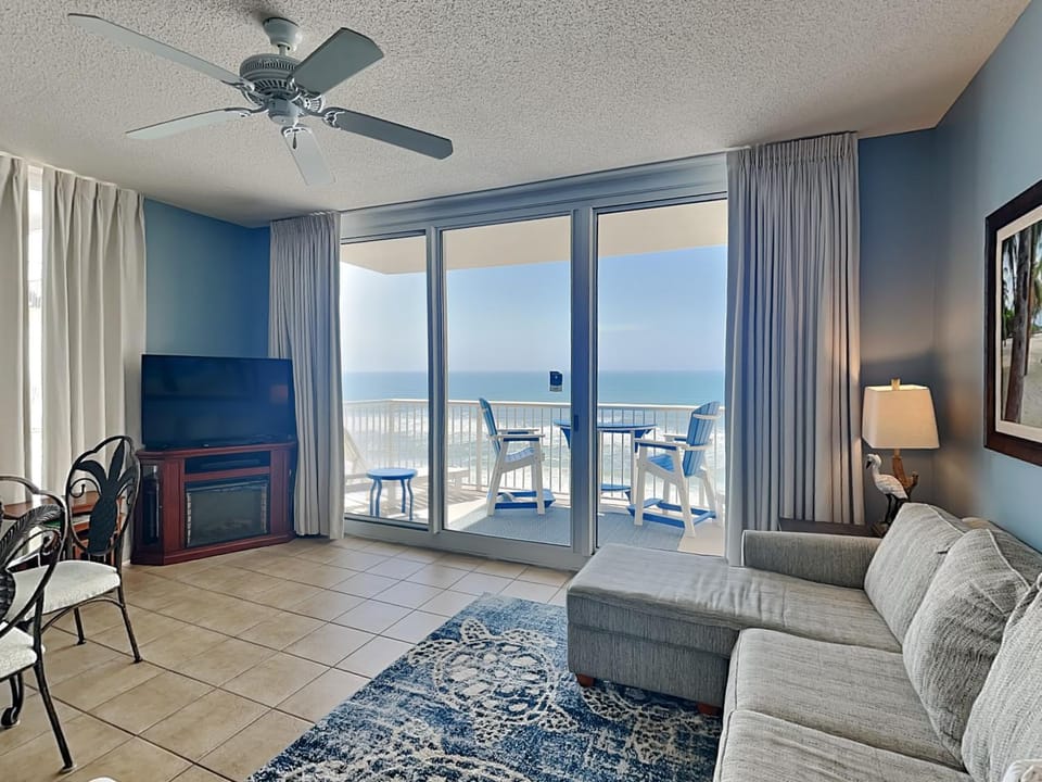 TV and multimedia, Balcony/Terrace, Living room, Seating area, Sea view, fireplace, furniture