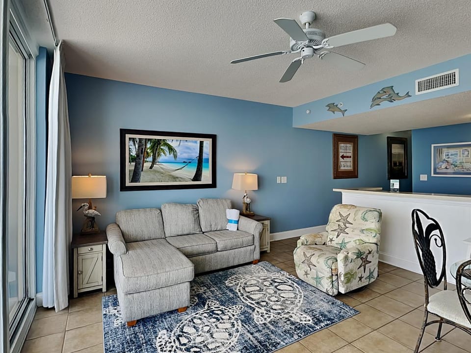 TV and multimedia, Living room, Seating area, furniture, air conditioner
