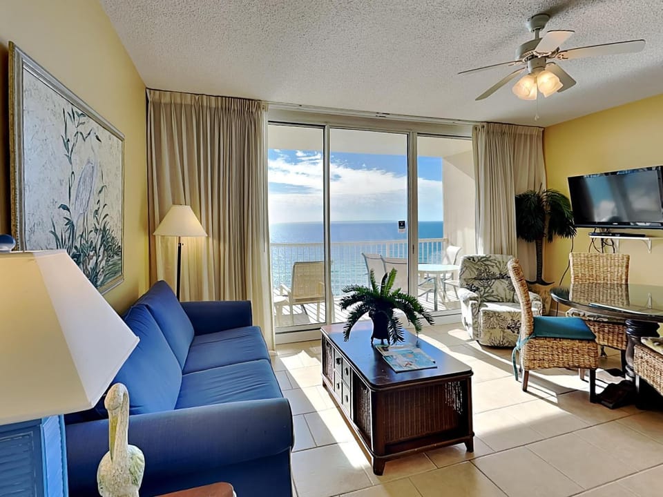 TV and multimedia, Balcony/Terrace, Living room, Seating area, Sea view, furniture