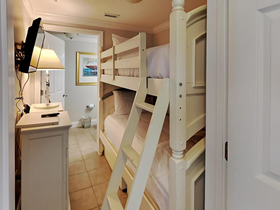 TV and multimedia, Seating area, Bedroom, bunk bed, wardrobe