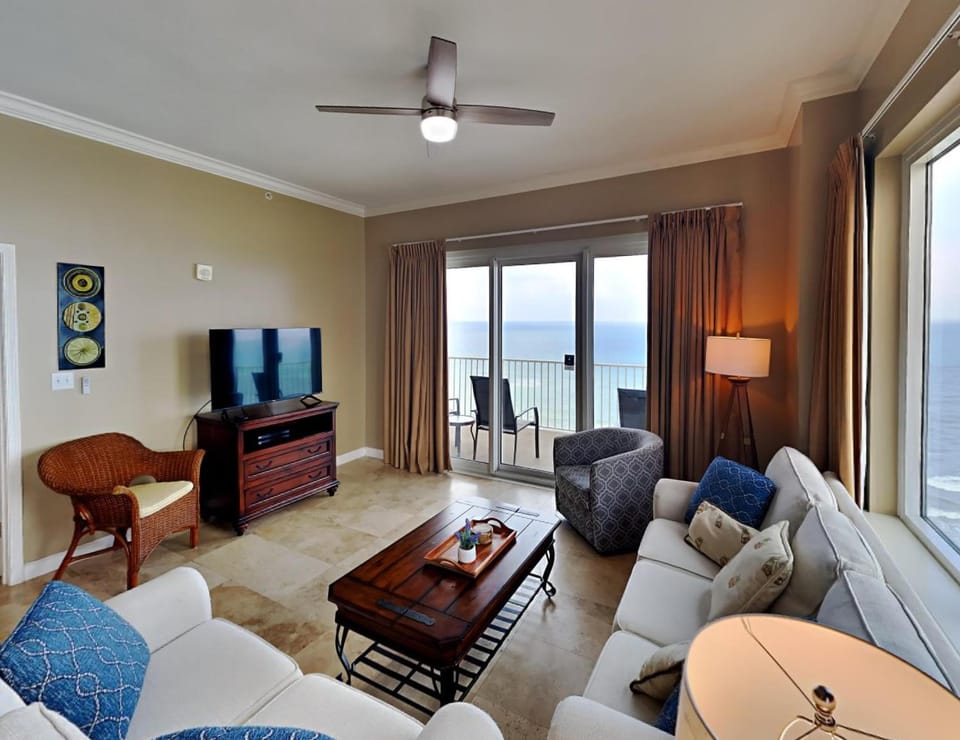 TV and multimedia, Balcony/Terrace, Living room, Seating area, Sea view, furniture