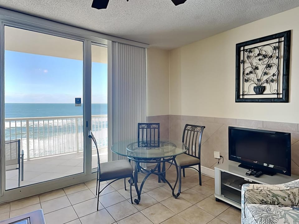 Balcony/Terrace, Living room, Seating area, Dining area, Sea view