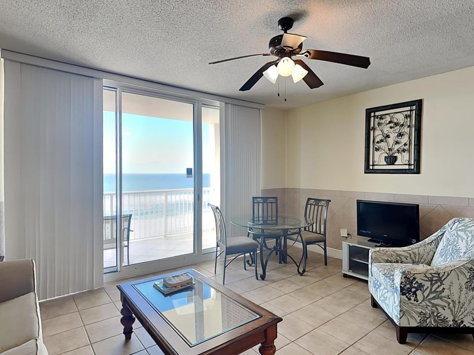 Balcony/Terrace, Living room, Seating area, Sea view, furniture