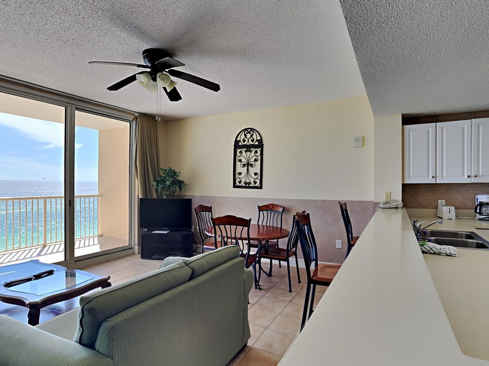 TV and multimedia, View (from property/room), Balcony/Terrace, Kitchen or kitchenette, Living room, Seating area, Dining area, Sea view, furniture