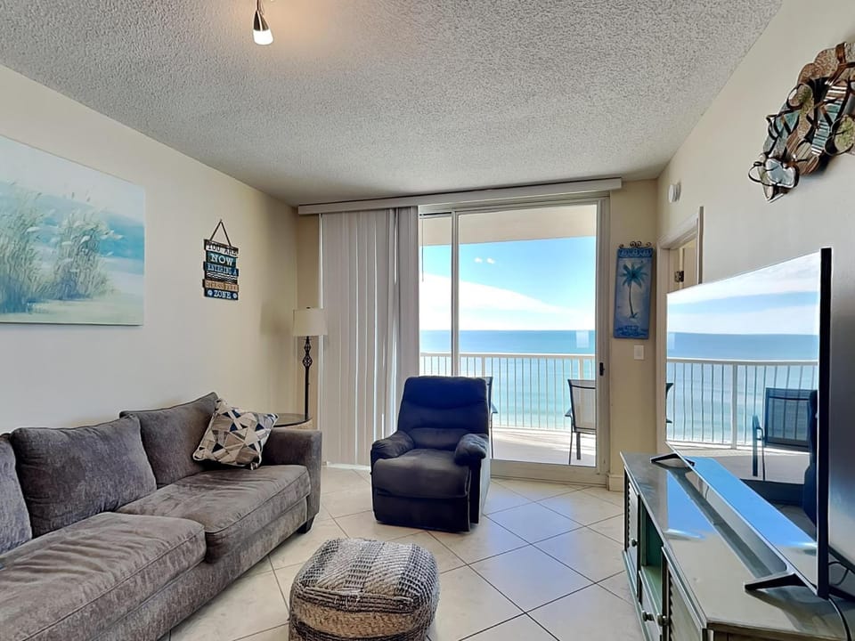 TV and multimedia, Balcony/Terrace, Living room, Seating area, Sea view, furniture