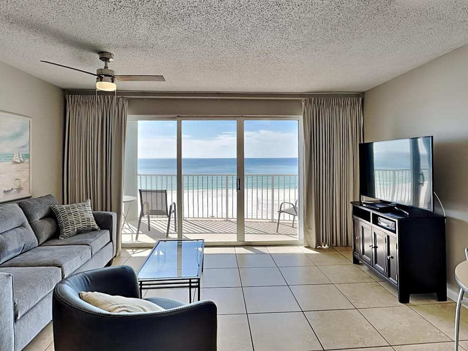 TV and multimedia, Balcony/Terrace, Living room, Seating area, Beach, Sea view