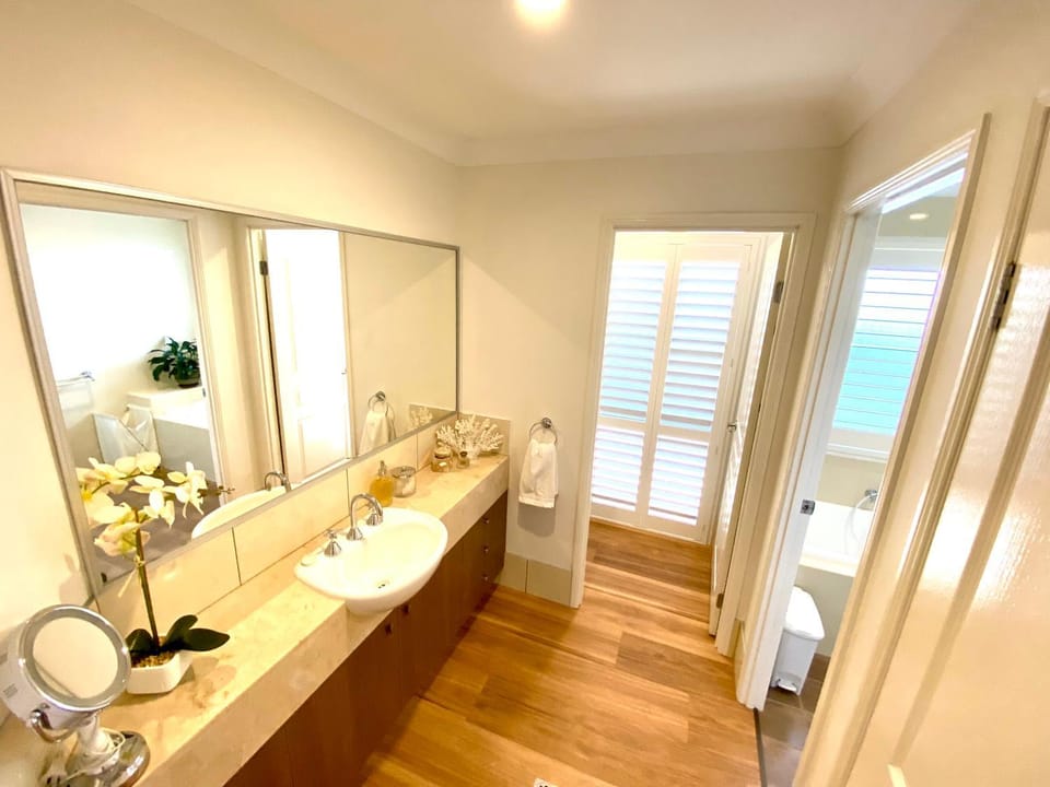 Toilet, Bathroom, towels