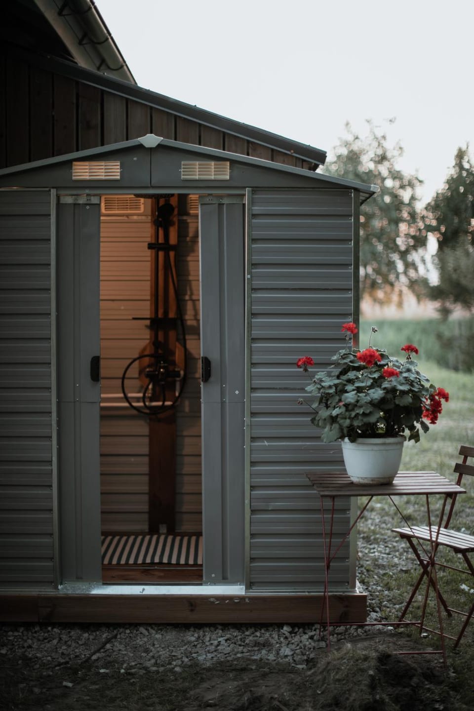 Mereäärne helesinine suvemaja House in Estonia