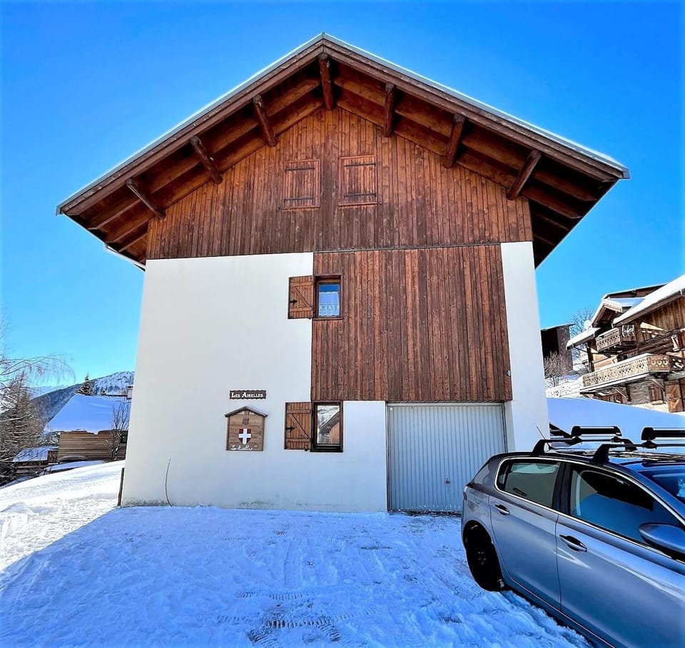 Chalet Les Airelles - APPARTEMENT DANS CHALET AVEC GARAGE MAE-9054 Apartment in Villarembert