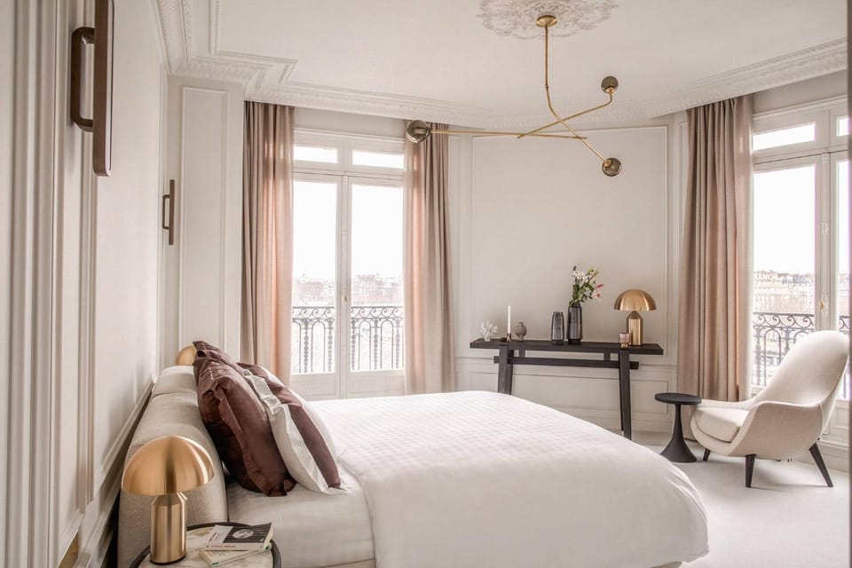 Avenue des Champs-Elysées Apartment in Paris