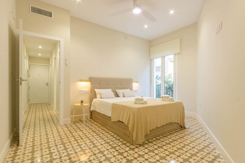 Bed, Photo of the whole room, Bedroom, towels, air conditioner
