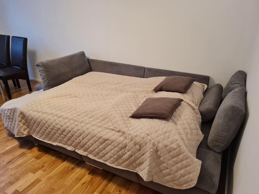 Bed, Living room