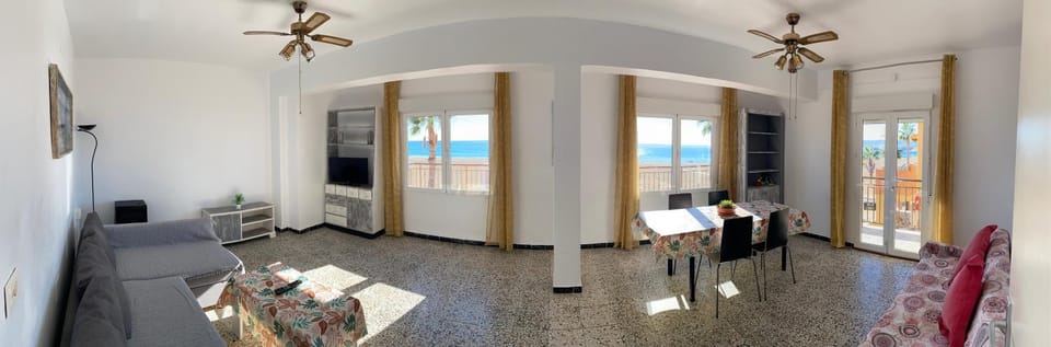 TV and multimedia, Living room, Dining area, fireplace