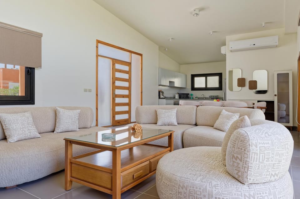 Living room, Seating area, air conditioner