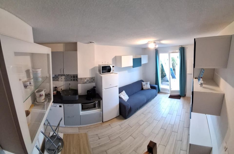 Villa Club T2 complètement rénové à Mar Vivo, plages à pieds, piscine House in La Seyne-sur-Mer