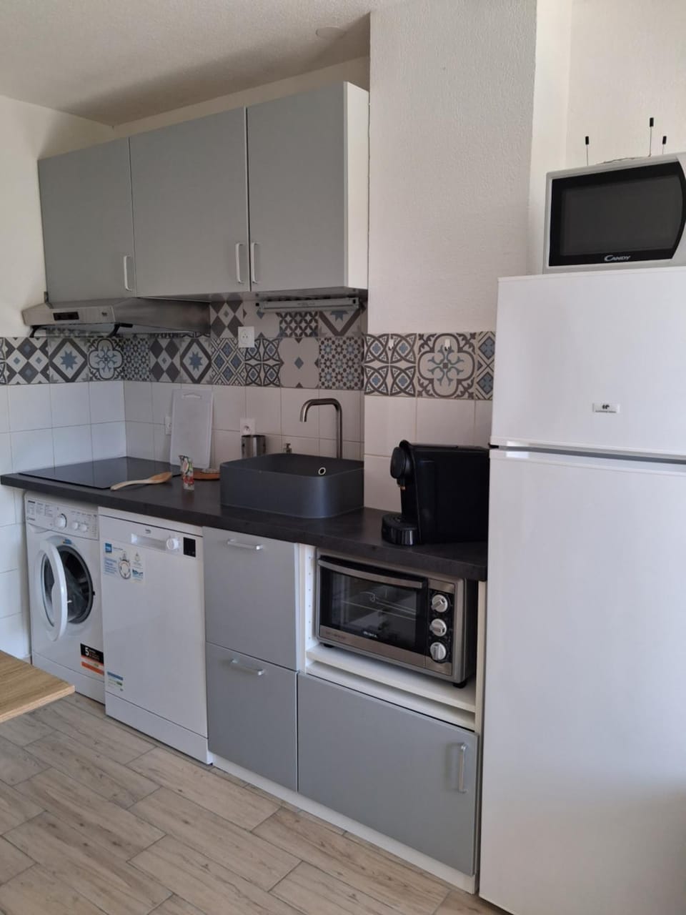 Villa Club T2 complètement rénové à Mar Vivo, plages à pieds, piscine House in La Seyne-sur-Mer