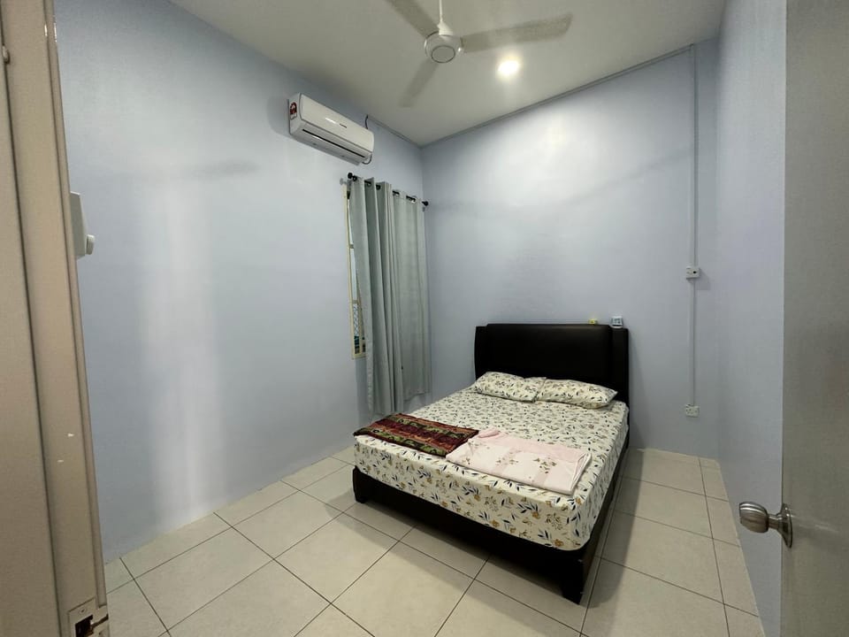 Bed, Bedroom, air conditioner