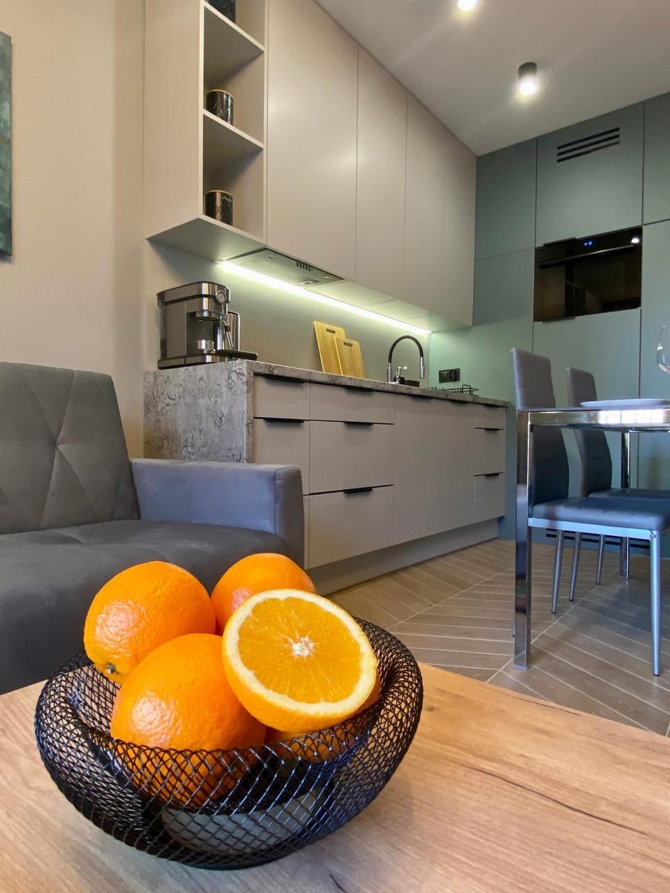 Kitchen or kitchenette, Living room, Food and drinks, Seating area, Dining area, Food, minibar, pet friendly, stove