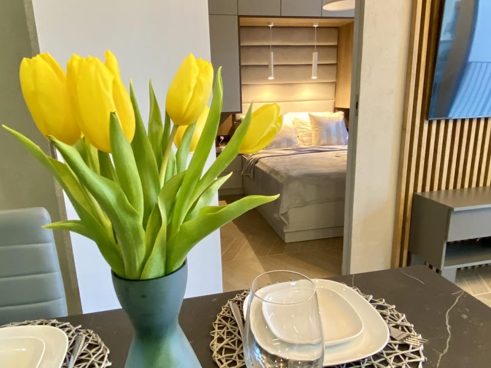 Bed, Dining area, Bedroom, Breakfast