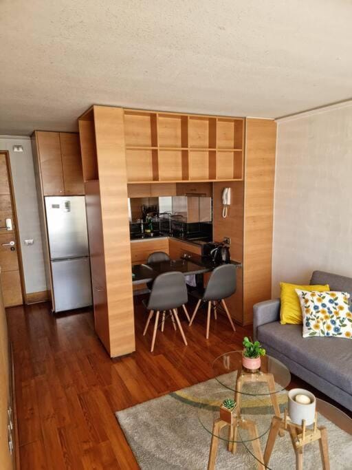 Dpto Metro Pedro de Valdivia, Costanera Center Apartment in Providencia