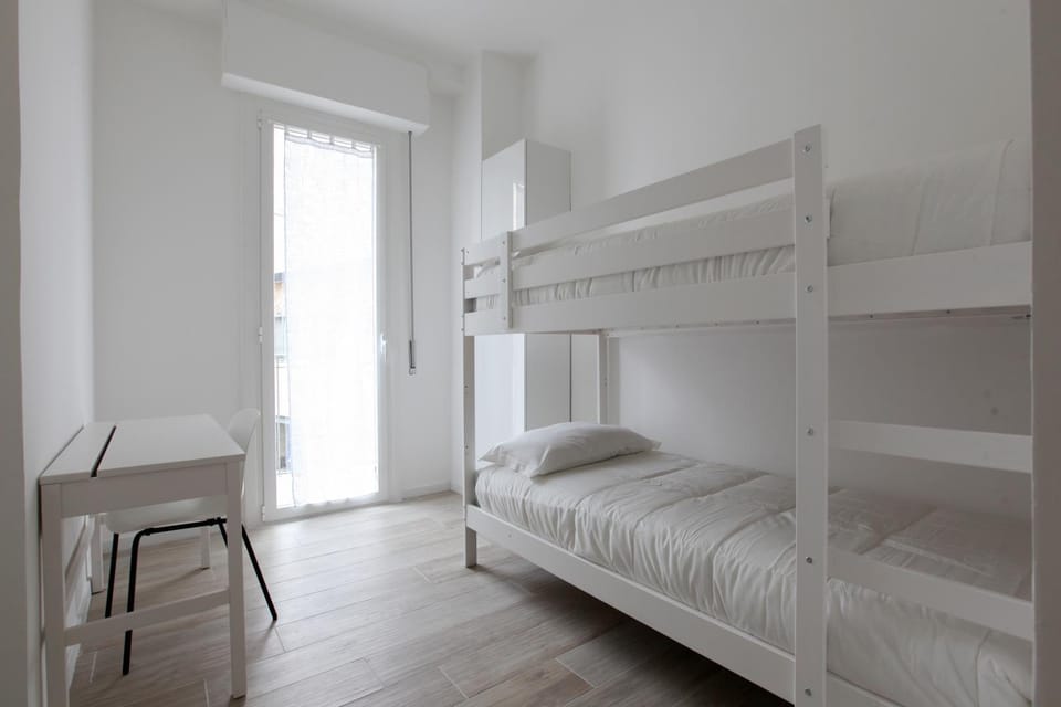Bedroom, bunk bed