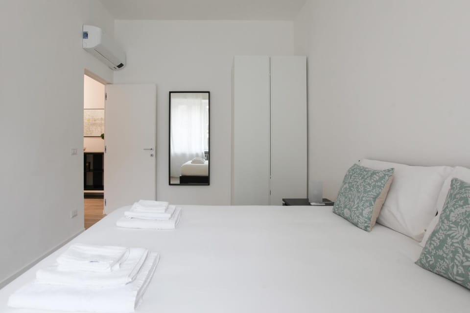 Bed, Photo of the whole room, Bedroom, towels, wardrobe