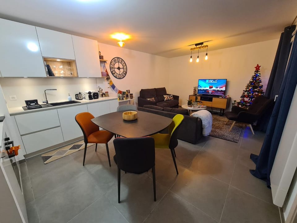 Living room, Dining area